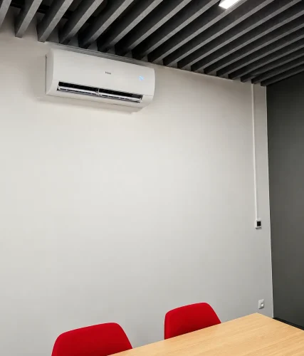 montaż klimatyzacji w biurze